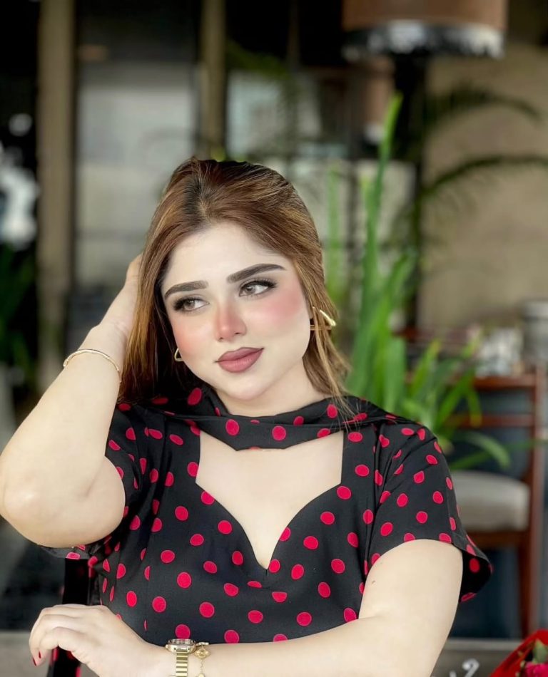 Call Girls in Shahrah-e-Faisal Karachi